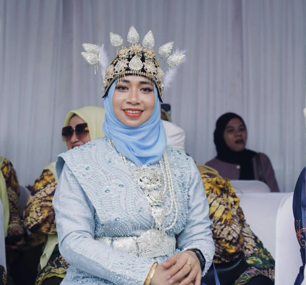 Wakili Malut Parade Kriya Budaya, Rifa’at Al Sa’adah Tampil Anggun Dengan Busana Khas Bacan