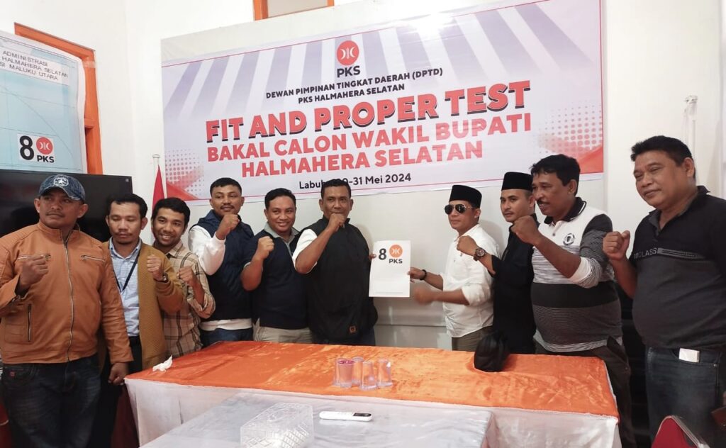 Sudirman A Kahar Kembalikan Formulir Pendaftaran Balon Wakil Bupati ke DPTD PKS  Halsel