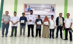 Bupati Bassam Berikan Bantuan Bedah Rumah Kepada Tiga Warga Desa Laiwui