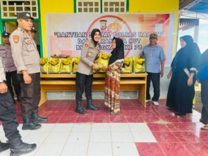 Polres Haltim Salurkan Bansos kepada Warga dalam Perayaan HUT Bhayangkara ke-78