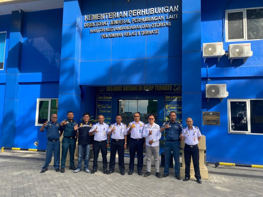 Warga dan Karyawan Lingkar Tambang Bersyukur atas Layanan Logistik Kapal Semarak Malut 01