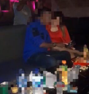 Diduga Selesai Pencairan DD, Oknum Kades di Kecamatan Obi Selatan Nyaman Keluyuran di Caffe