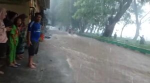 Banjir Melanda Kelurahan Akehuda Ternate Utara, Warga Desak Pemkot Bertindak Cepat