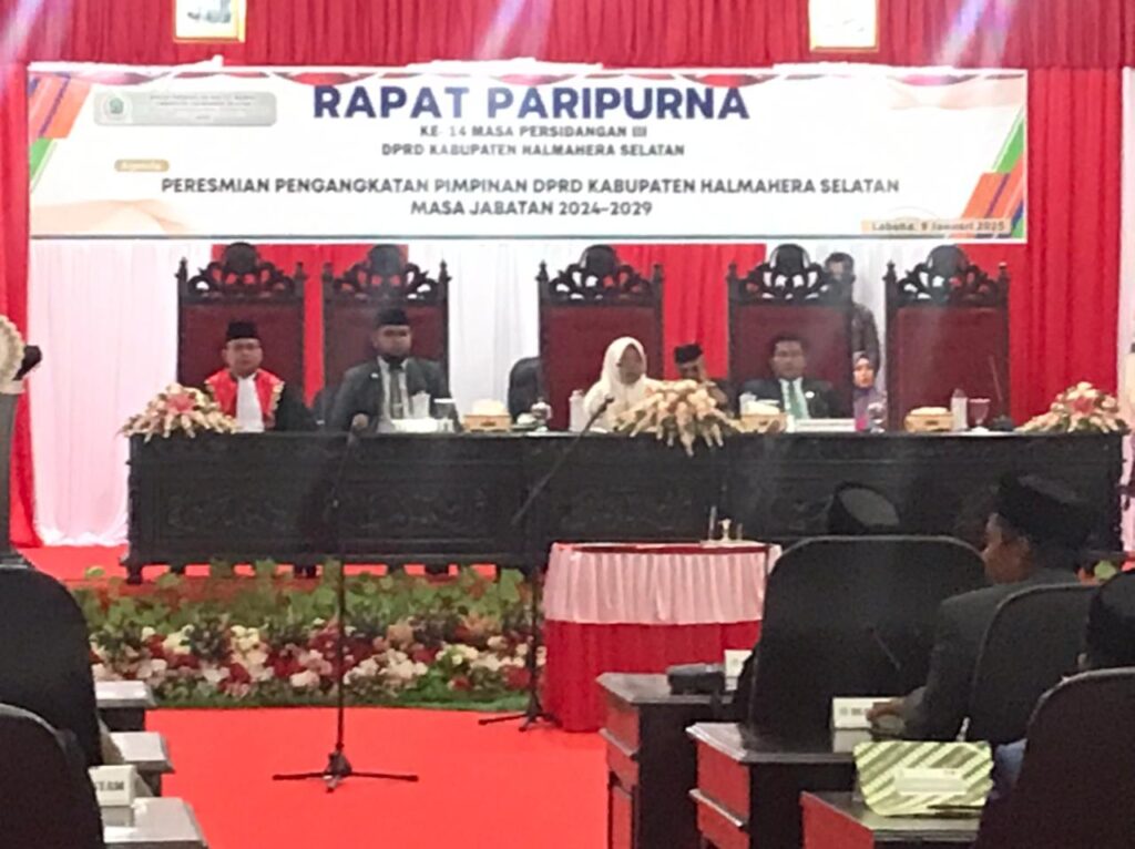 Rapat Paripurna Ke-14 Masa Persidangan III, Pimpinan DPRD Halsel Resmi Berganti