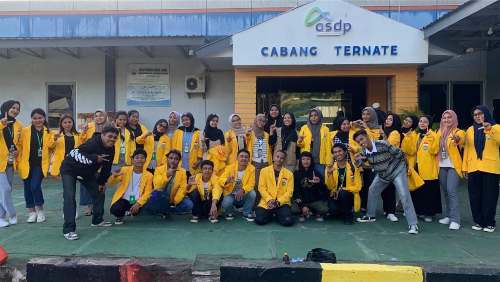 Terkait Pendidikan, Puluhan Mahasiswa Himabin FKIP Unkhair Siap Mengabdi di Desa Ekor Nusa Jaya Haltim