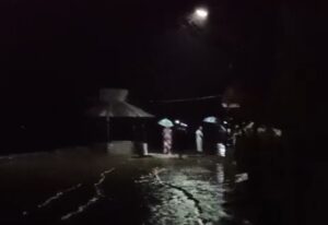 Cuaca Buruk, Sejumlah Pemukiman di Desa Koititi Dihantam Gelombang, BPBD Halsel Diminta Tinjau Ketinggian Talud