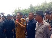 Wabup Halsel Temui Massa Aksi, Ini Yang Disampaikan Helmi Umar Muhcsin