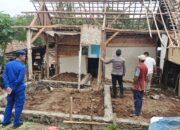 Polres Lampung Selatan Salurkan Bantuan Bedah Rumah Untuk Satu Warga Desa Kelawi